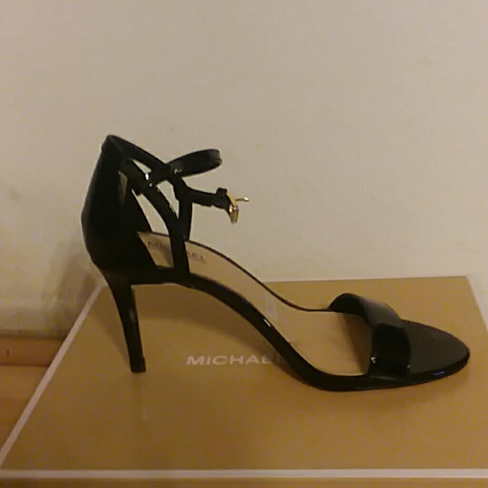 Michael Kors Simone heel
